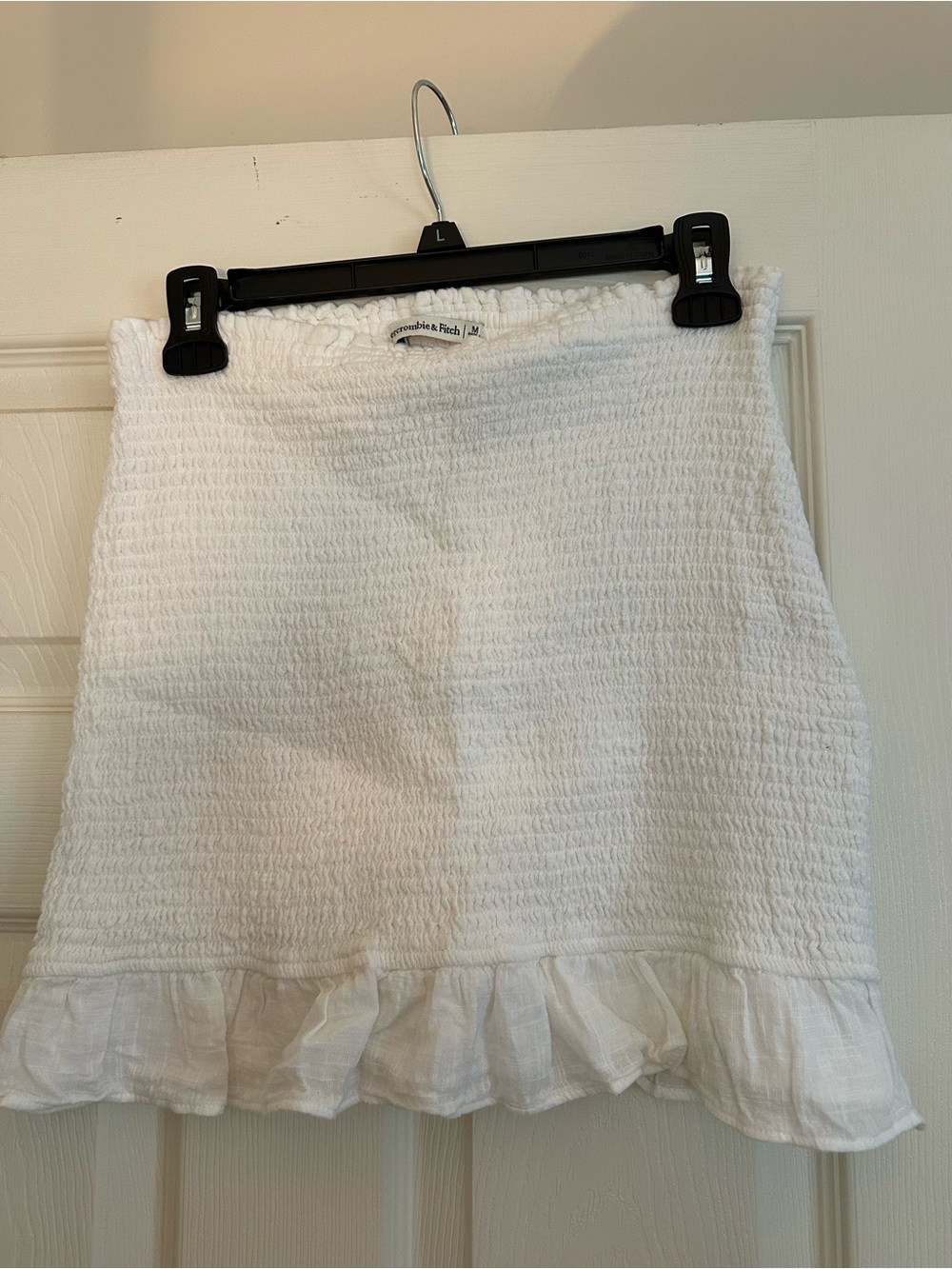 Abercrombie & Fitch White Ruffle Hem Smocked Mini Skirt size medium